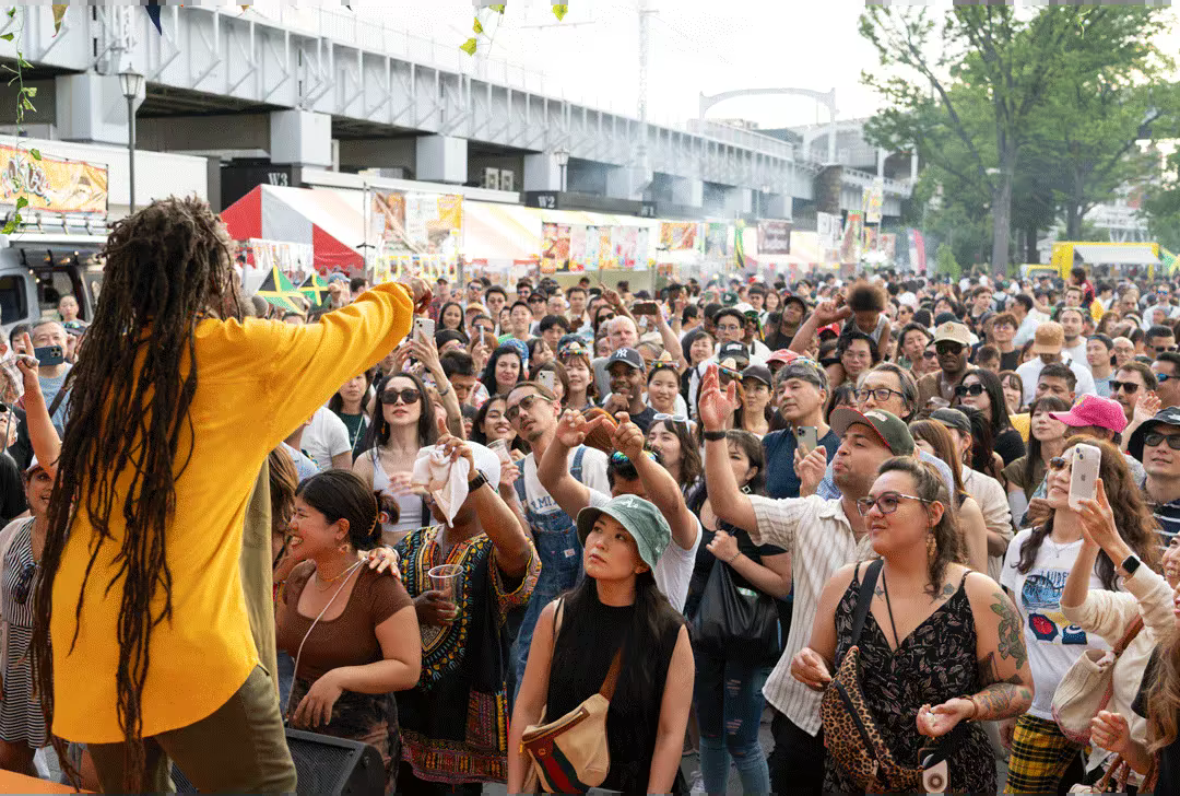 "Caribbean & Latin American Street" event to be held at Yoyogi Park, featuring jerk chicken, Cuban sandwiches, reggae live music, and more.